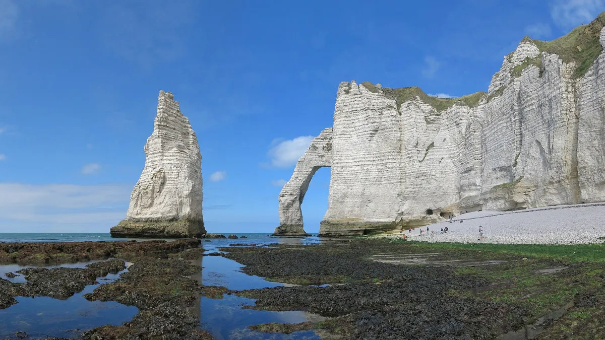 The Falaise d'Aval arch and the Aiguille rock at Étretat on the Normandy coast